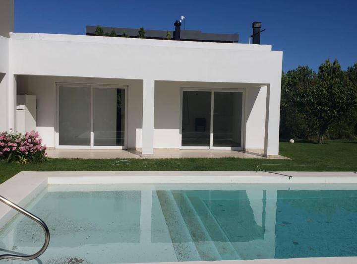Casa · 190m² · 3 Ambientes · 1 Cochera