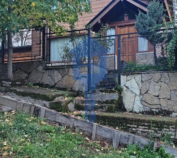 Casa · 200m² · 5 Ambientes · 1 Cochera