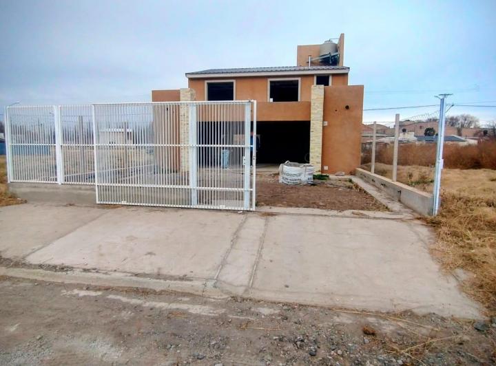Casa · 276m² · 3 Dormitorios · 2 Cocheras