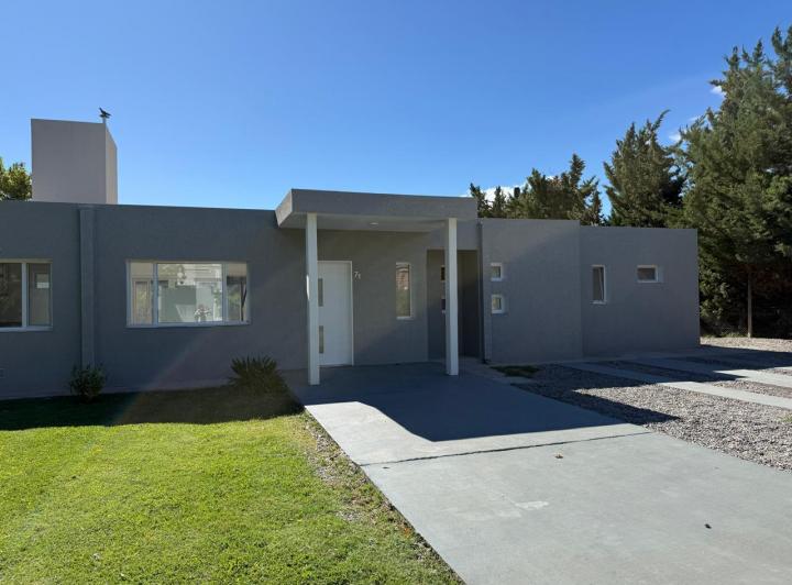 Casa · 121m² · 2 Dormitorios · 1 Cochera