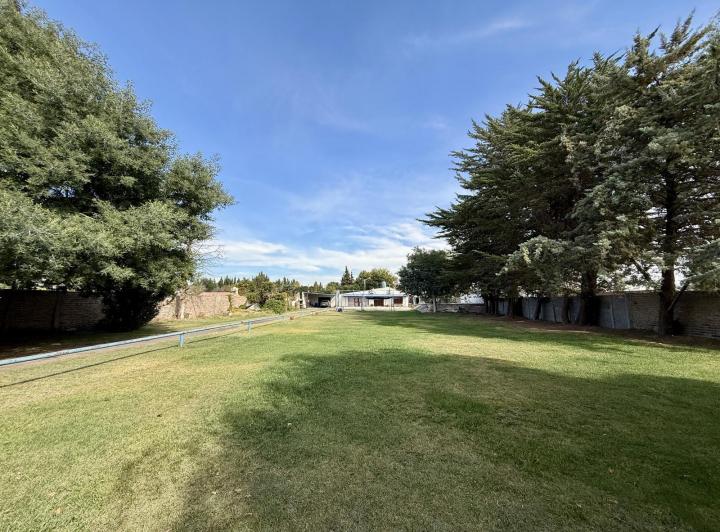 Terreno · 424m² · 8 Ambientes