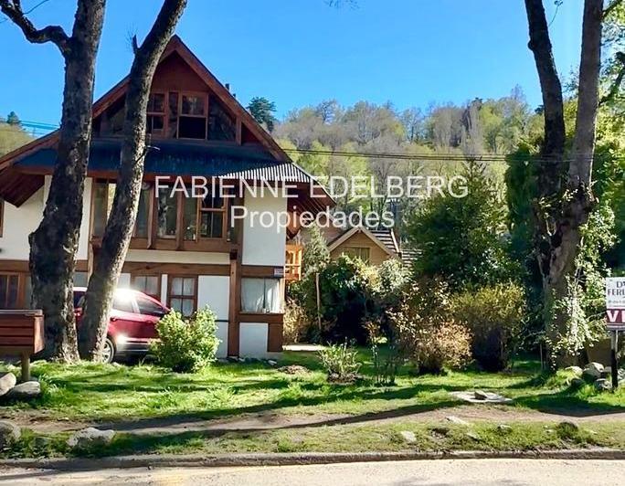 Casa · 220m² · 7 Ambientes · 1 Cochera