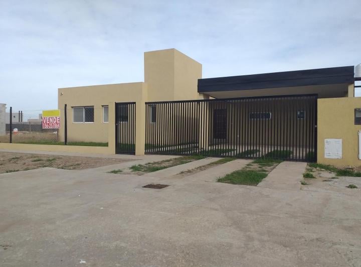 Casa · 180m² · 3 Dormitorios · 2 Cocheras