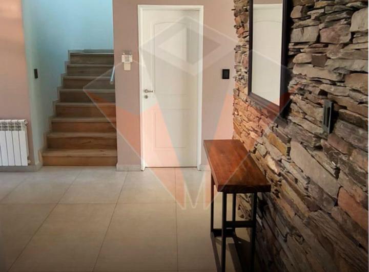 Casa · 376m² · 7 Ambientes · 2 Cocheras