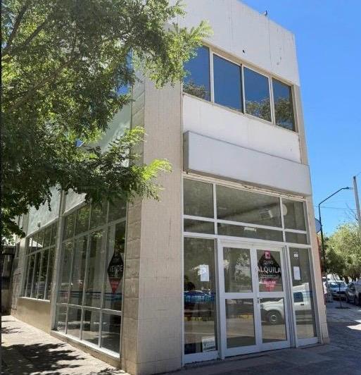 Local comercial · 216m²