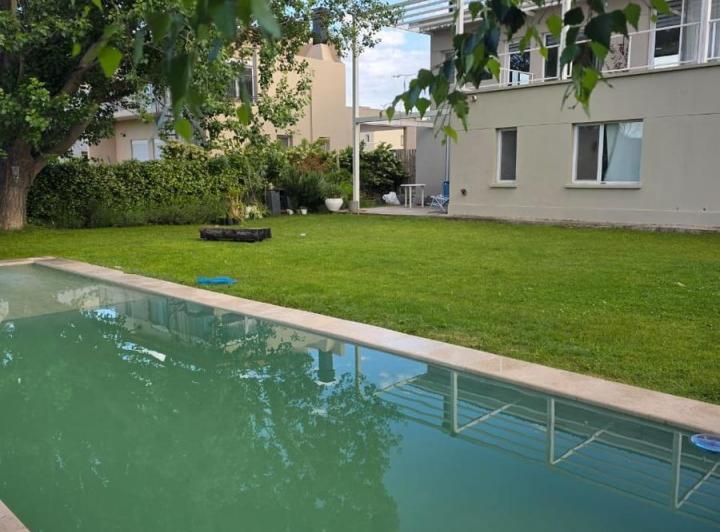 Casa · 600m² · 6 Ambientes · 2 Cocheras
