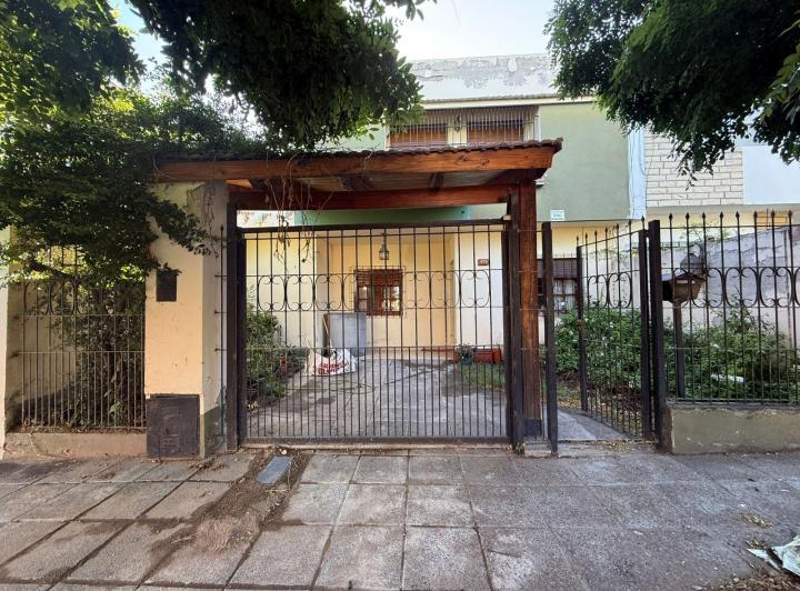 Casa · 170m² · 4 Dormitorios · 1 Cochera