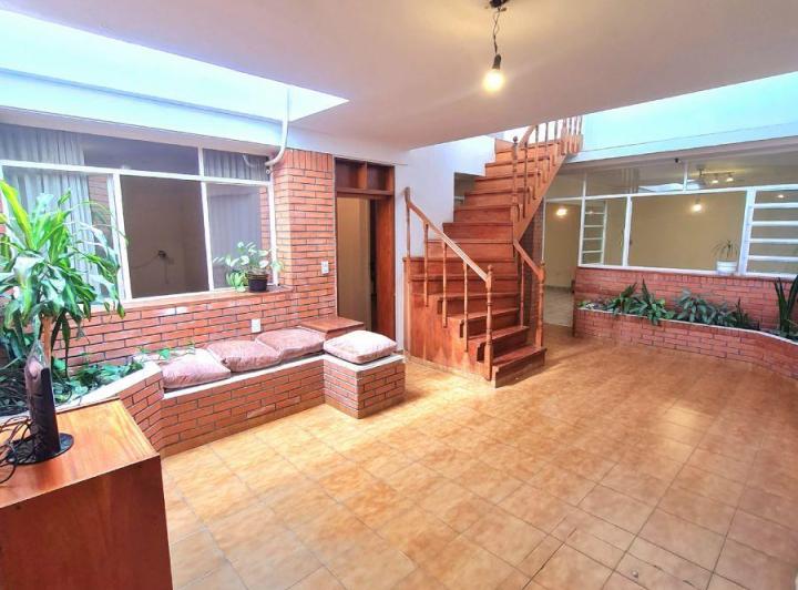 Casa · 167m² · 8 Ambientes
