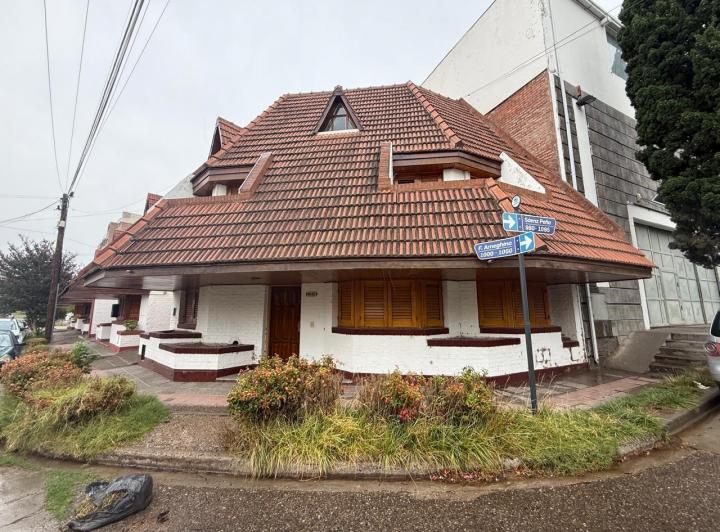 Casa · 130m² · 5 Ambientes · 1 Cochera