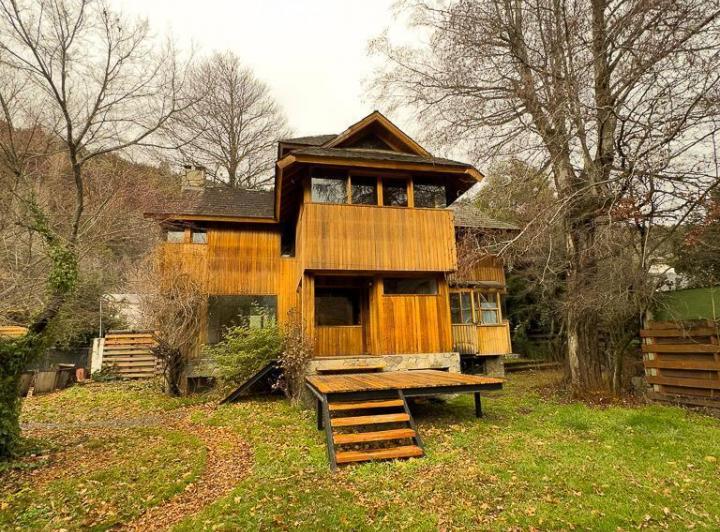 Casa · 337m² · 6 Ambientes · 1 Cochera