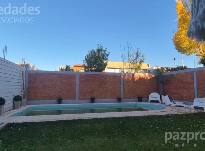 Casa · 357m² · 6 Ambientes · 3 Cocheras