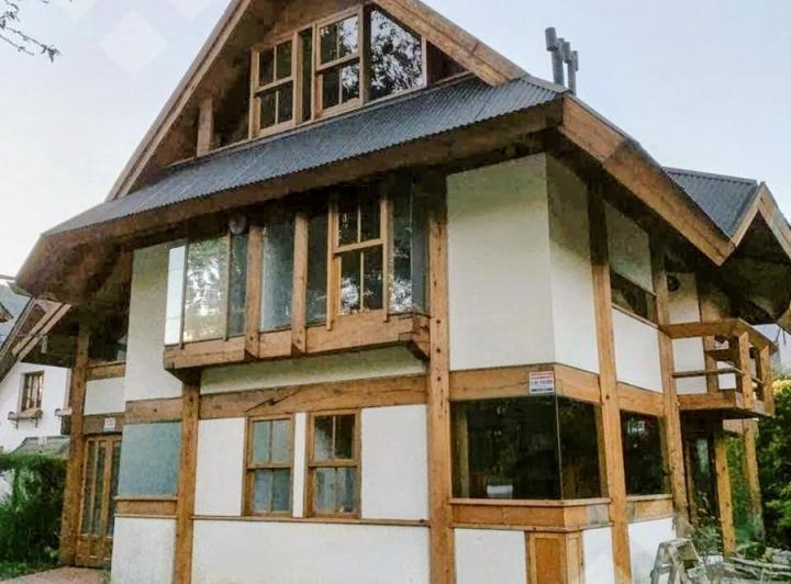 Casa · 208m² · 7 Ambientes · 1 Cochera