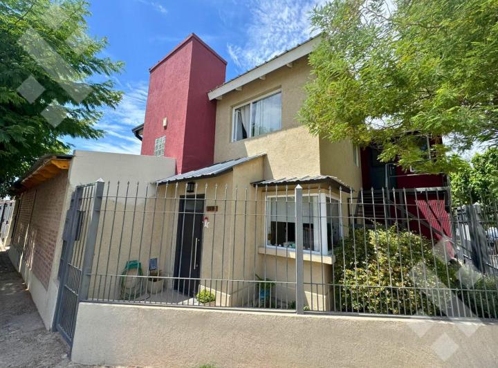 Casa · 220m² · 6 Ambientes · 2 Cocheras