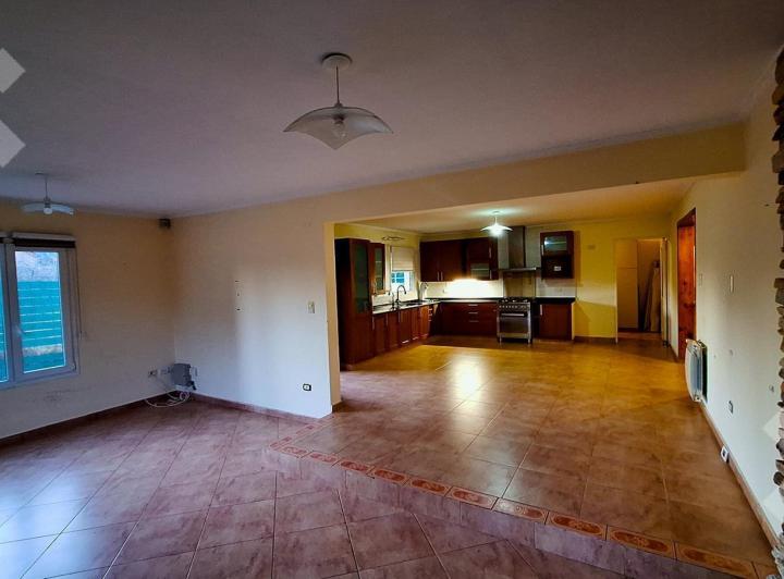 Casa · 272m² · 10 Ambientes · 3 Cocheras