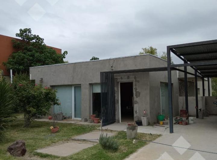 Casa · 153m² · 6 Ambientes · 2 Cocheras