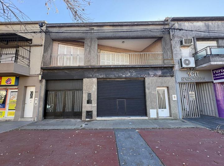 Casa · 312m² · 6 Ambientes · 3 Cocheras