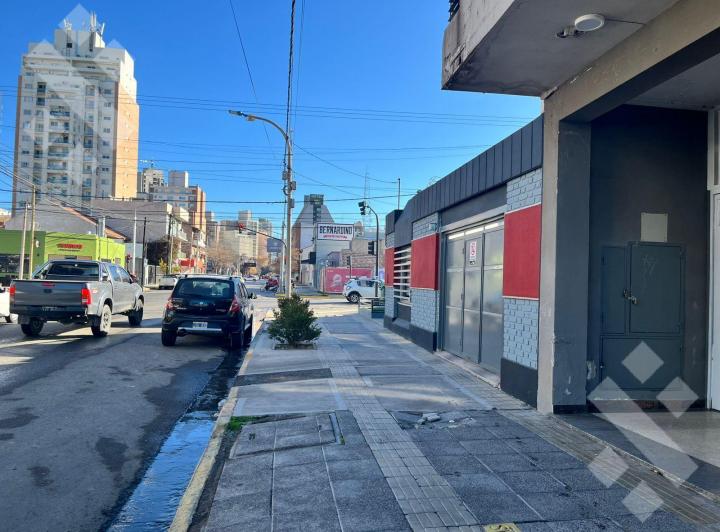 Casa · 215m² · 4 Dormitorios · 2 Cocheras
