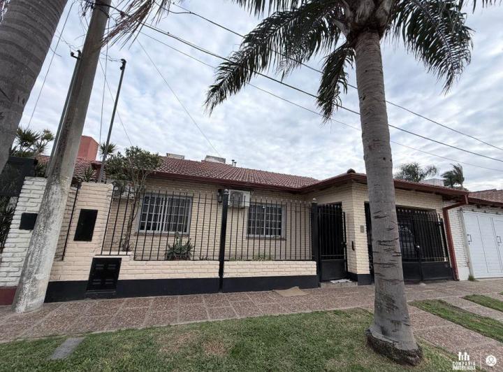 Casa · 145m² · 3 Dormitorios · 1 Cochera