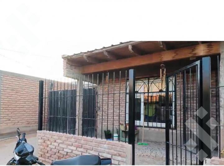Casa · 83m² · 4 Ambientes · 1 Cochera