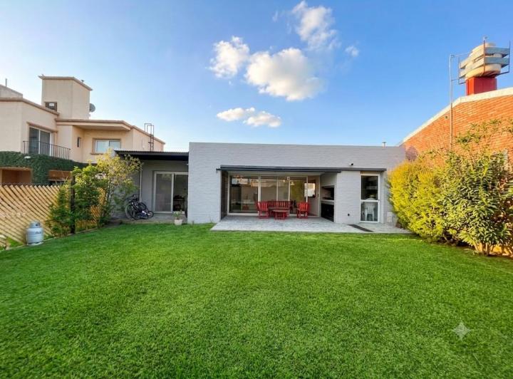 Casa · 90m² · 4 Ambientes · 2 Cocheras
