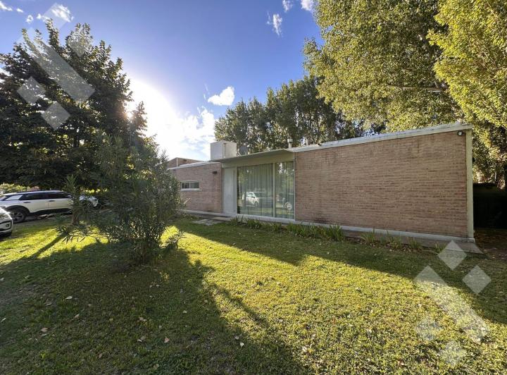 Casa · 140m² · 4 Ambientes · 1 Cochera