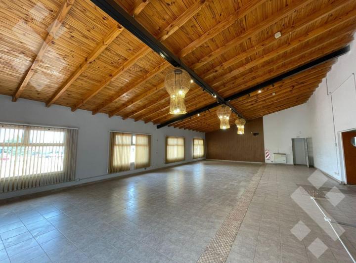 Bodega-Galpón · 360m² · 5 Ambientes