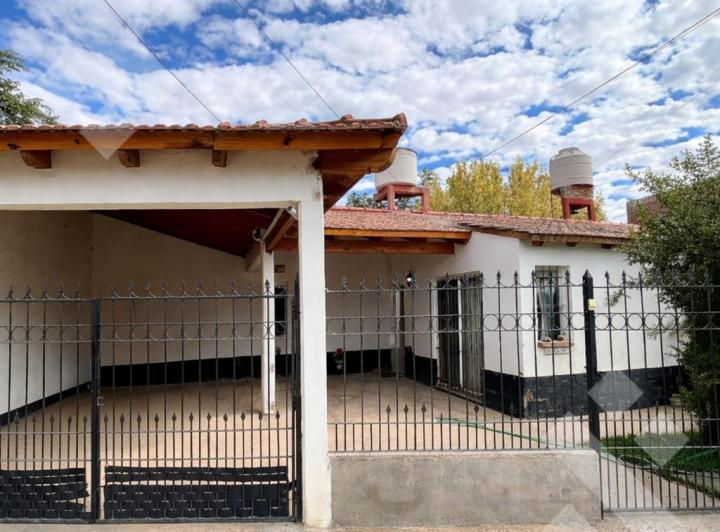 Casa · 209m² · 6 Ambientes · 1 Cochera