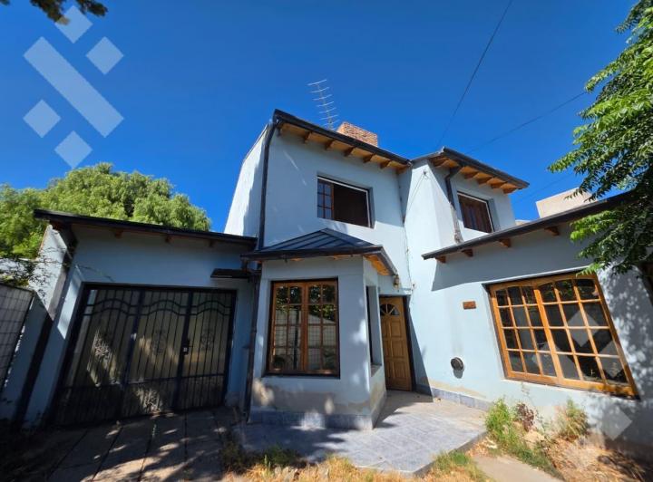 Casa · 184m² · 5 Ambientes · 1 Cochera
