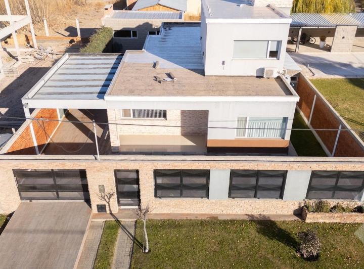 Casa · 394m² · 5 Ambientes · 1 Cochera