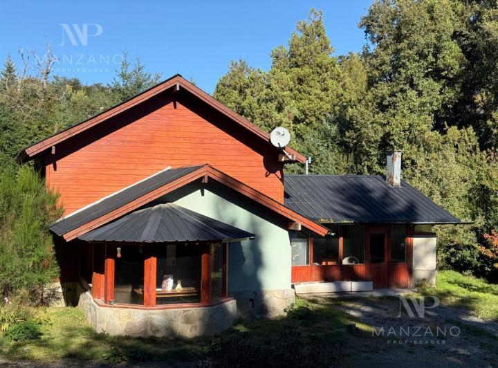 Casa · 1800m² · 7 Ambientes · 5 Cocheras