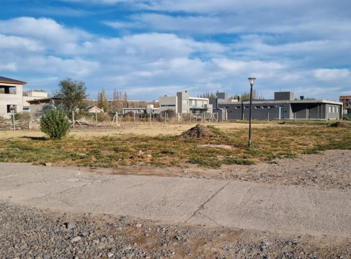 Terreno · 913m²