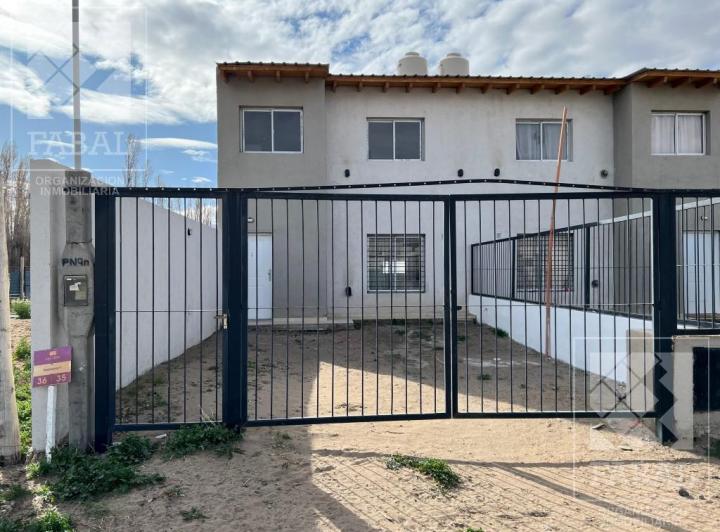 Casa · 75m² · 3 Ambientes · 2 Cocheras