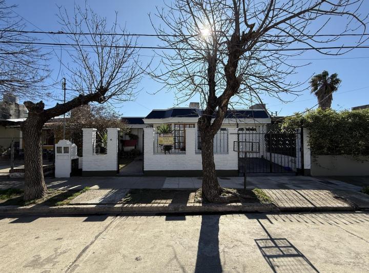 Casa · 160m² · 4 Ambientes · 1 Cochera