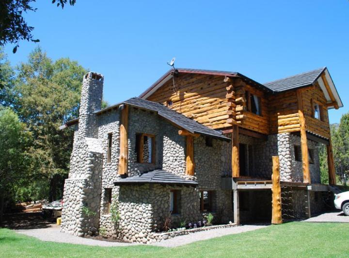 Casa · 300m² · 5 Ambientes · 3 Cocheras