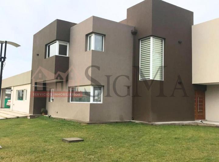 Casa · 347m² · 10 Ambientes · 2 Cocheras