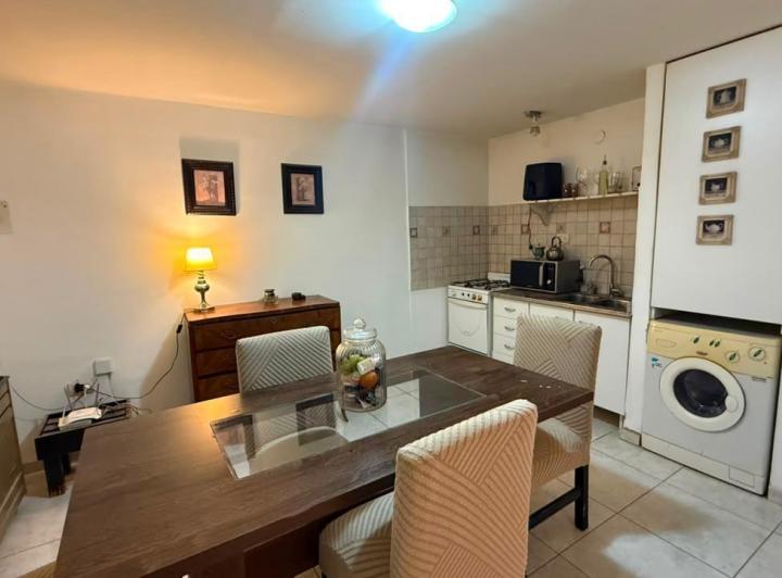 Casa · 300m² · 8 Ambientes · 1 Cochera