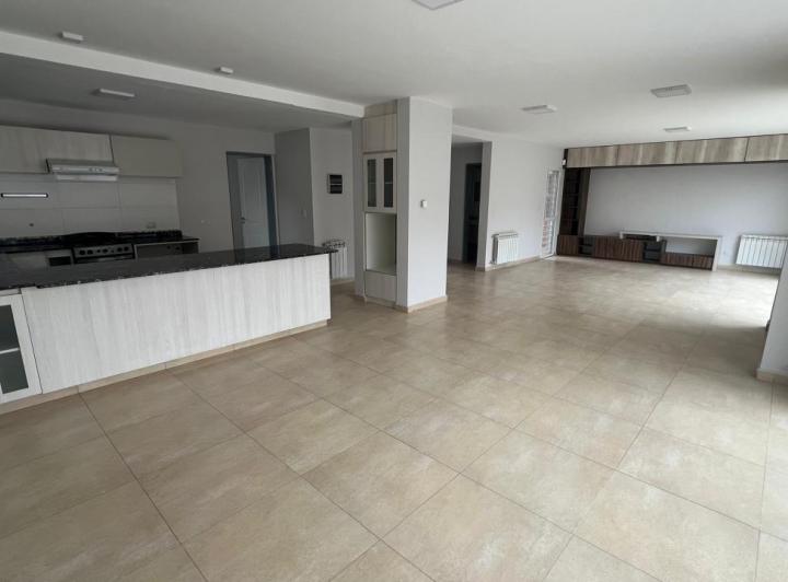 Casa · 210m² · 5 Ambientes