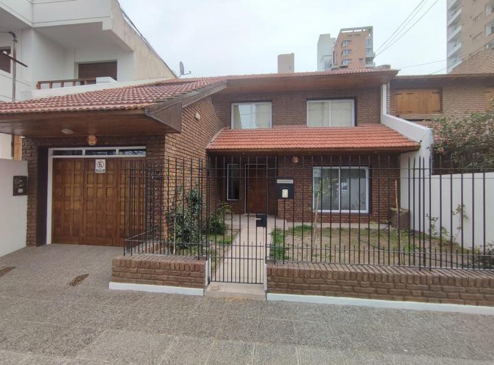 Casa · 209m² · 5 Ambientes · 1 Cochera