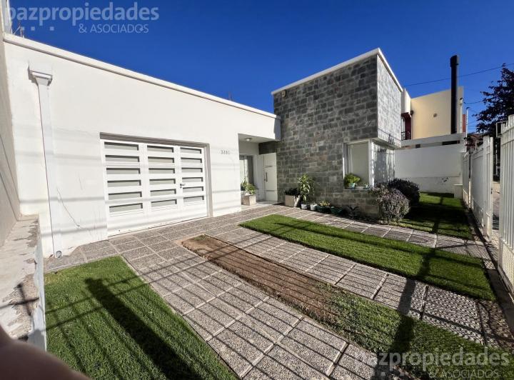 Casa · 140m² · 5 Ambientes · 3 Cocheras
