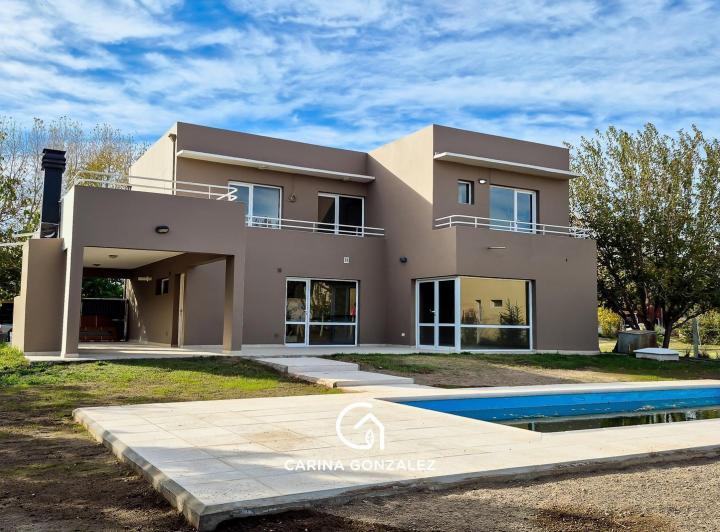 Casa · 262m² · 5 Ambientes · 1 Cochera