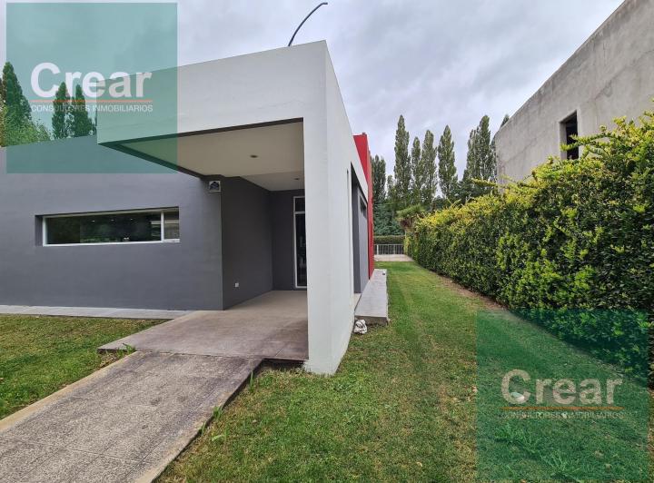 Casa · 205m² · 6 Ambientes · 1 Cochera
