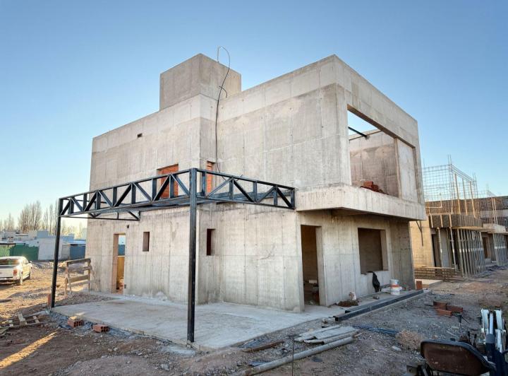 Casa · 160m² · 4 Ambientes · 1 Cochera