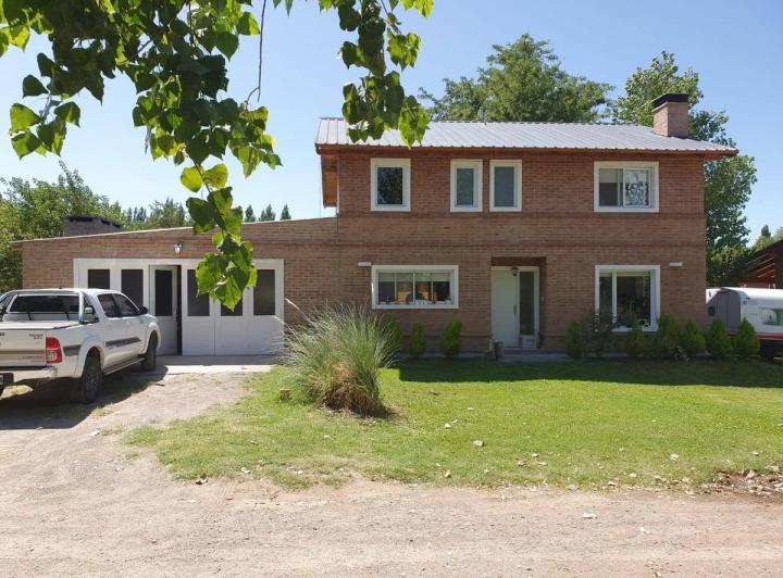 Casa · 265m² · 5 Ambientes · 2 Cocheras