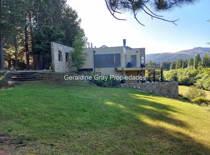 Casa · 353m² · 6 Ambientes · 1 Cochera