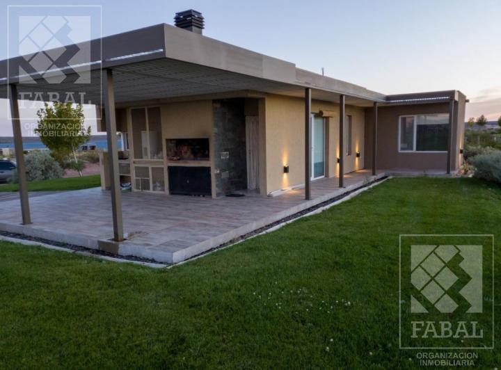 Casa · 66m² · 3 Ambientes · 1 Cochera
