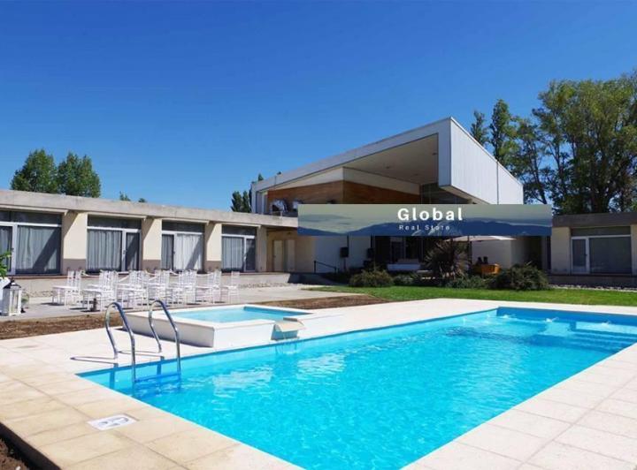 Hotel · 1350m² · 20 Ambientes · 16 Cocheras
