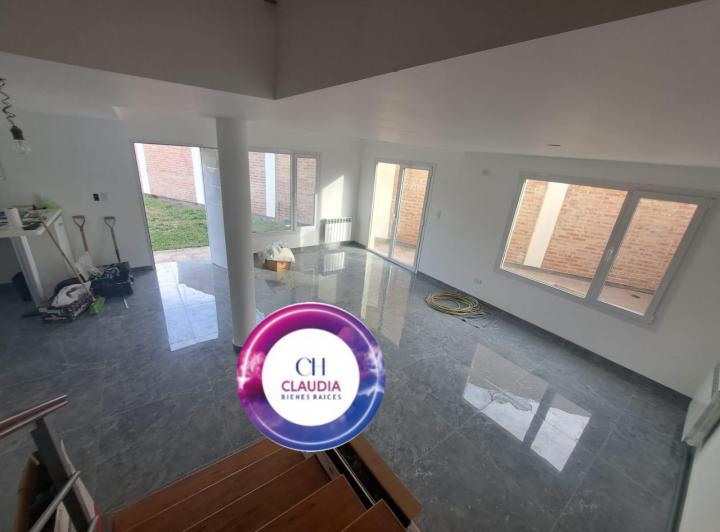 Casa · 143m² · 5 Ambientes · 1 Cochera