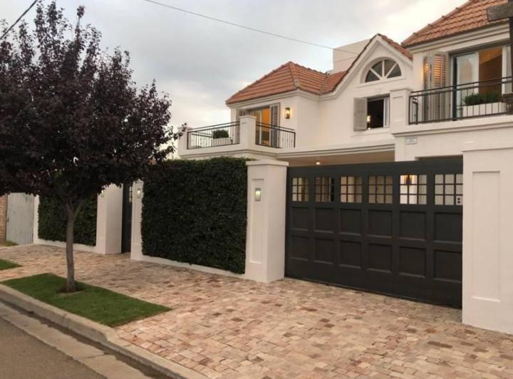 Casa · 320m² · 3 Dormitorios · 1 Cochera
