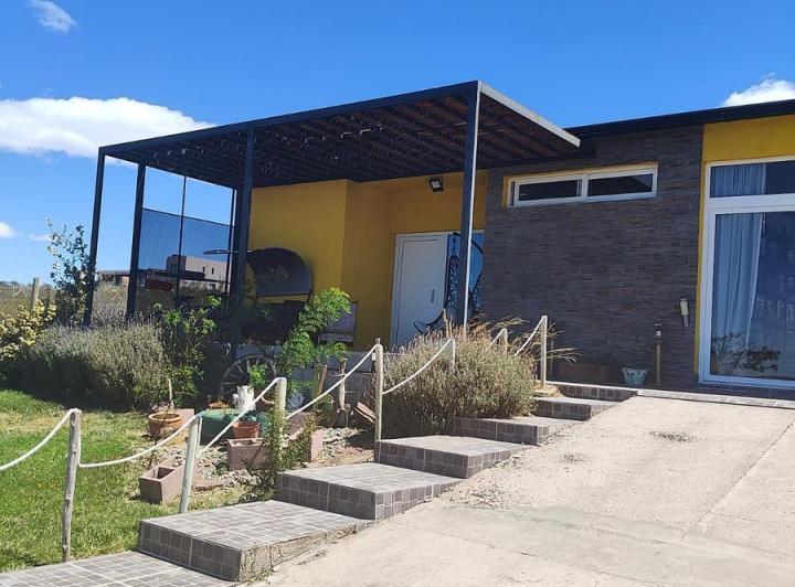 Casa · 990m² · 6 Ambientes · 2 Cocheras