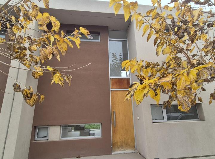 Casa · 98m² · 3 Ambientes · 1 Cochera